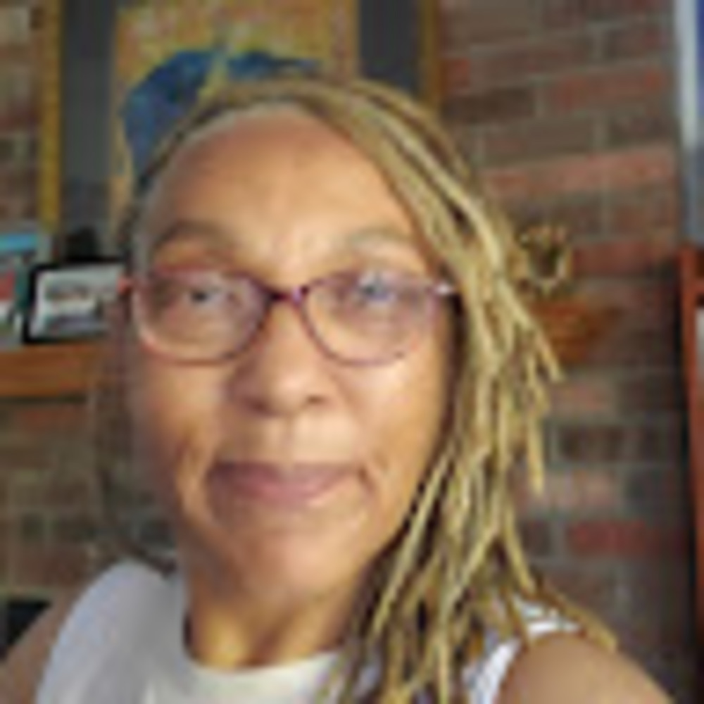 Meet your Posher, Crystal